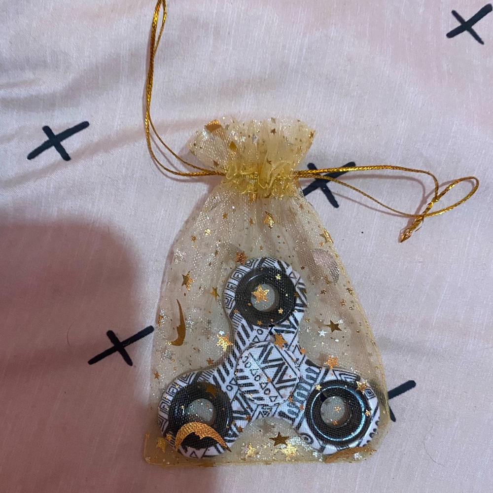 Fidget Spinner, with pretty bag